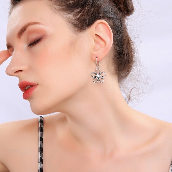 SILVER FLOWER EARRINGS - Picture 4 of 10